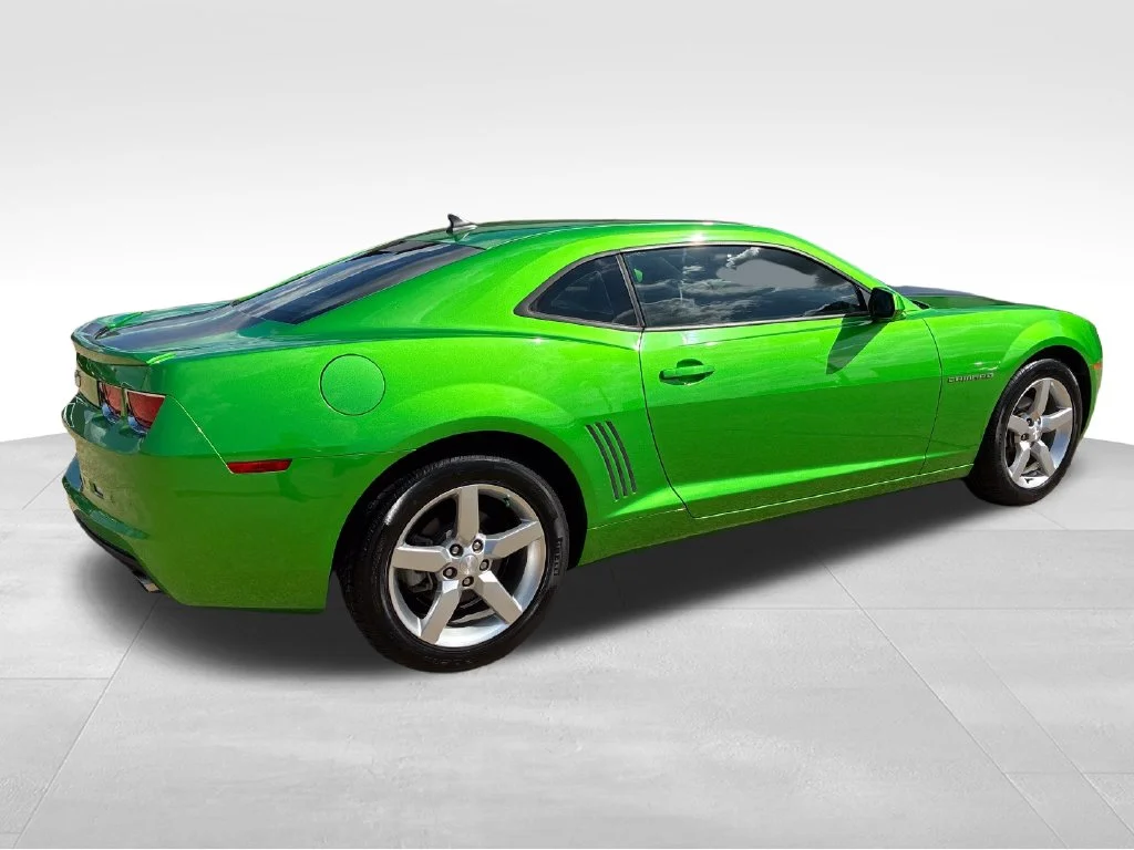 Used 2010 Green Chevrolet 1LT image 5