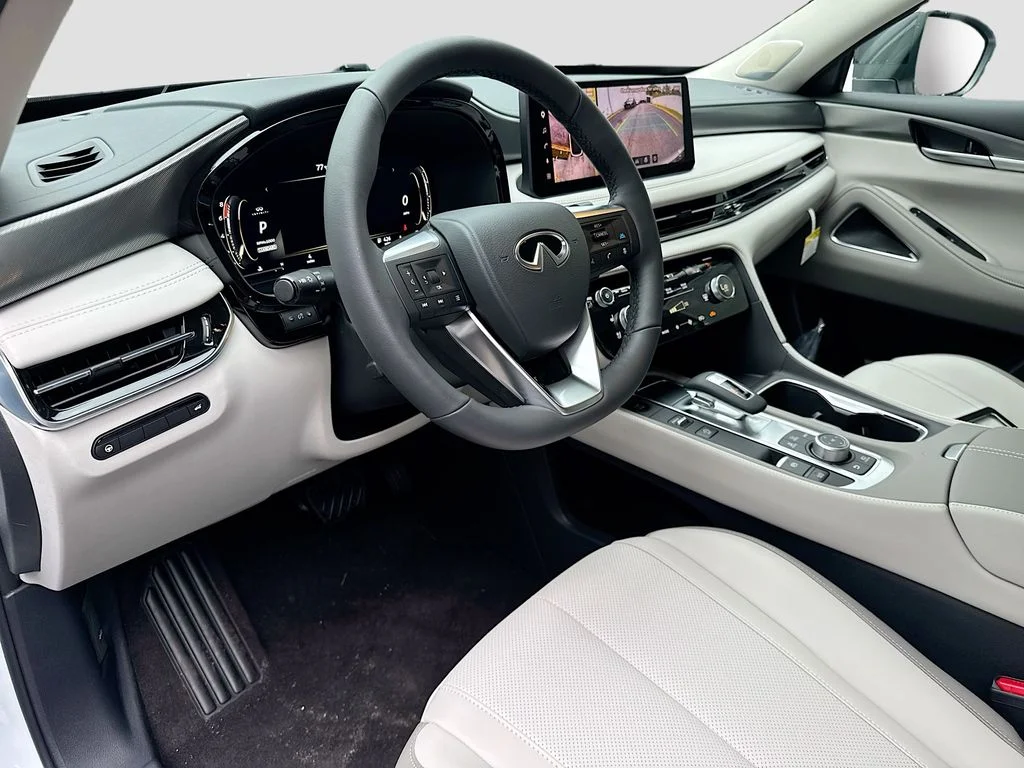 New 2027 RADIANT WHITE INFINITI Luxe FWD image 9