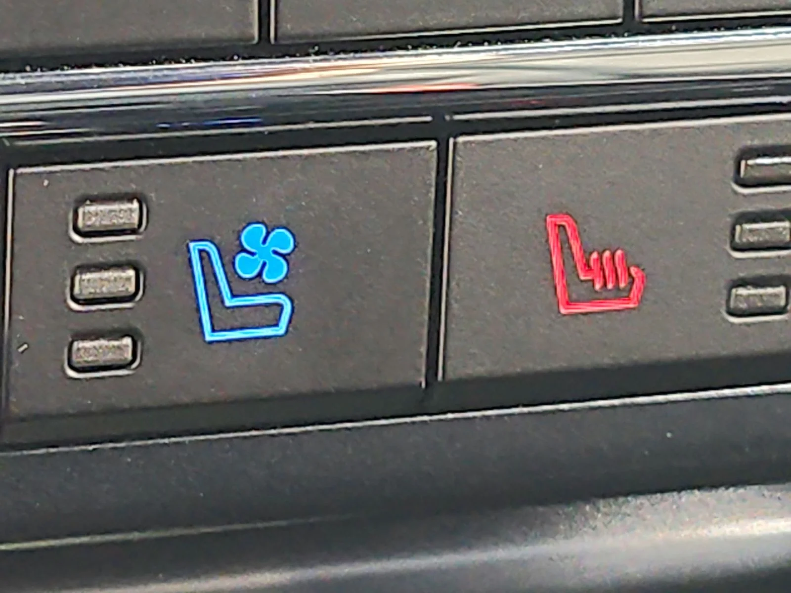 Used 2025 Red Ford Lariat image 39