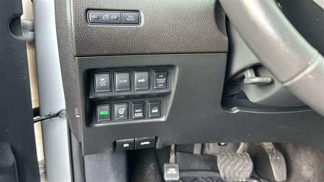 Used 2016 Silver Nissan SL image 17