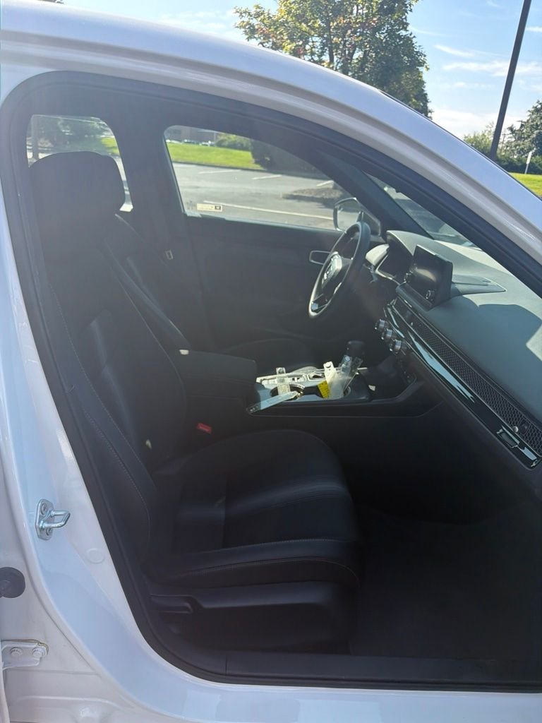Certified Used 2025 Platinum White Pearl Honda Sport image 15