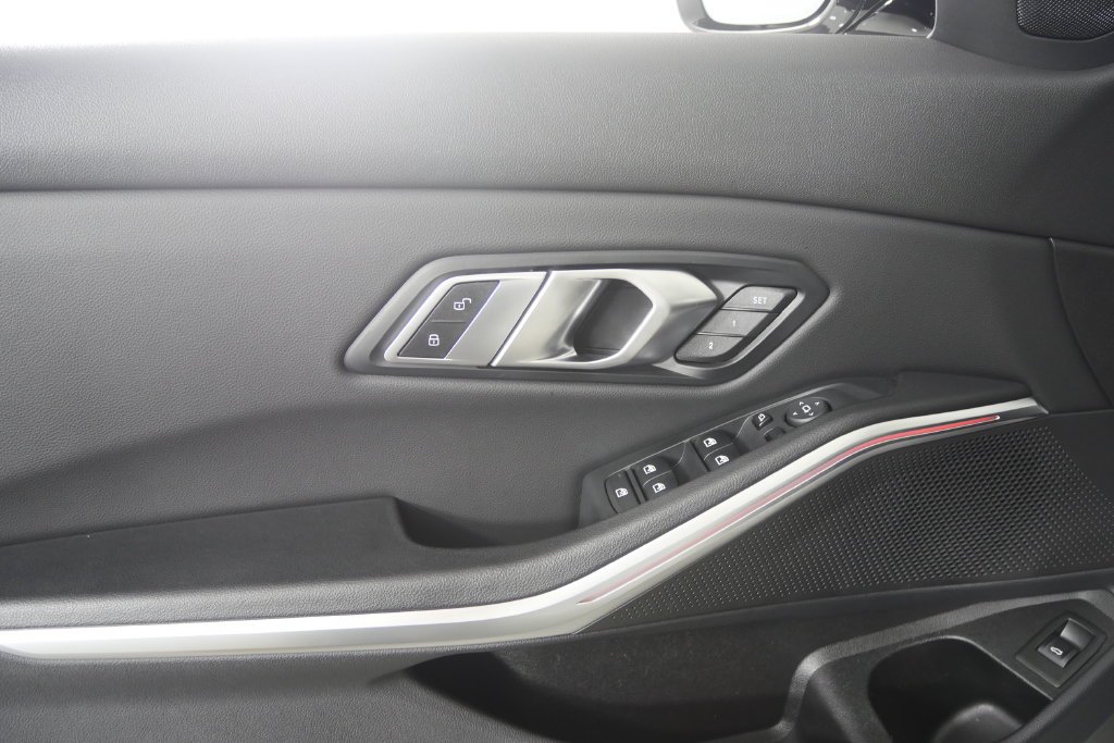 Used 2022 Alpine White BMW M340i image 8