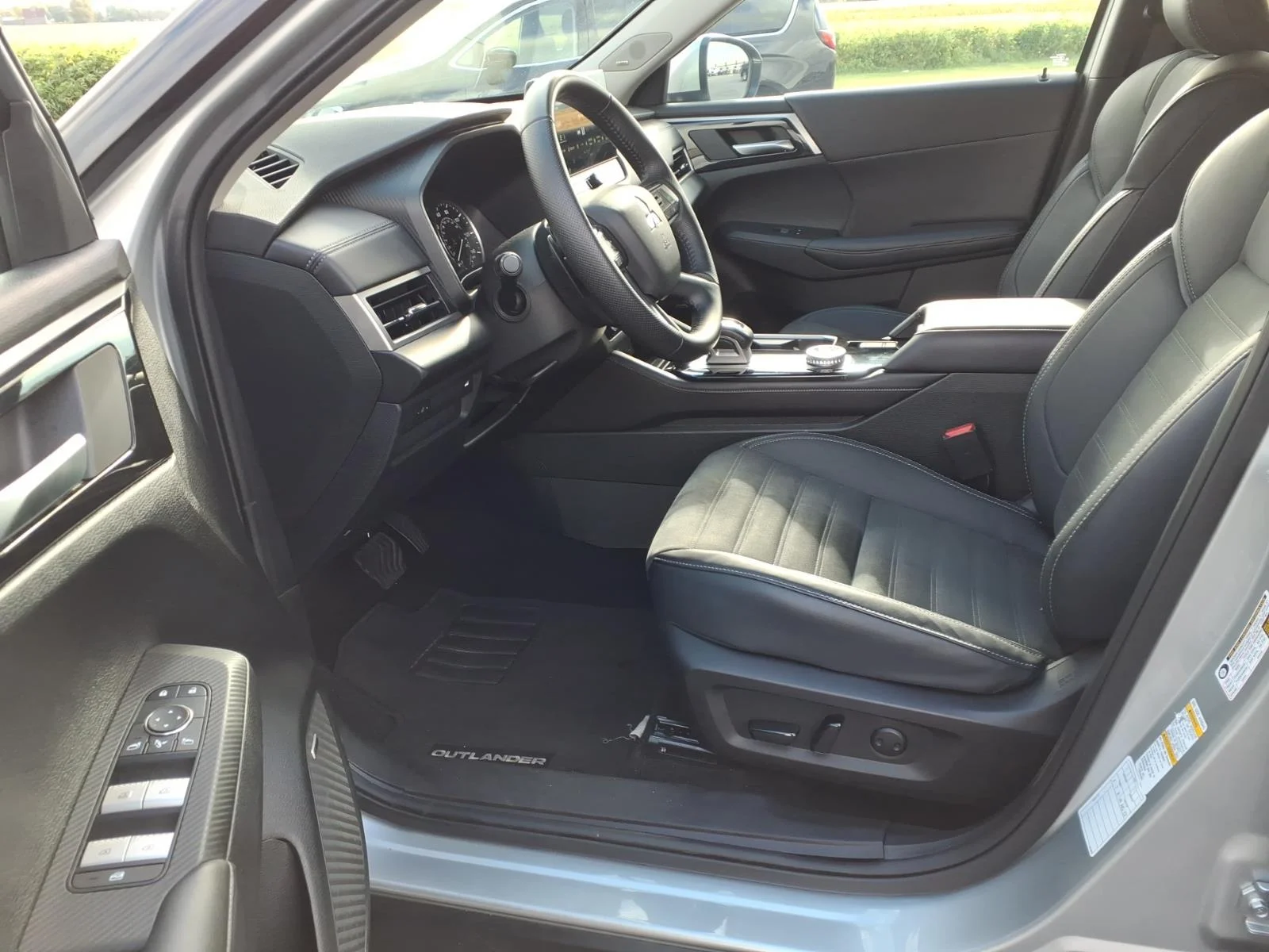 Used 2025 Alloy Silver Metallic Mitsubishi SE image 17