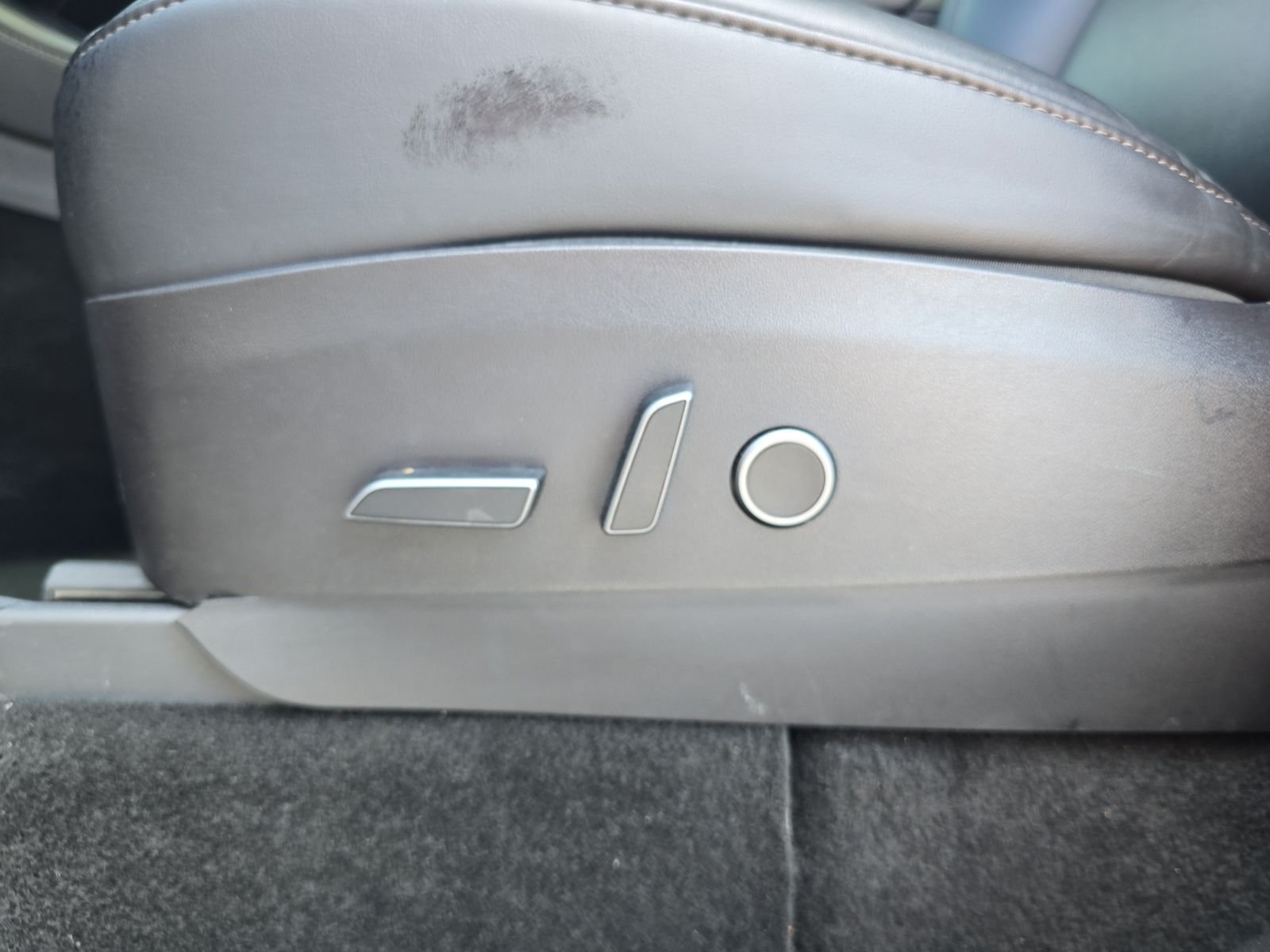 Used 2022  Tesla Performance image 16