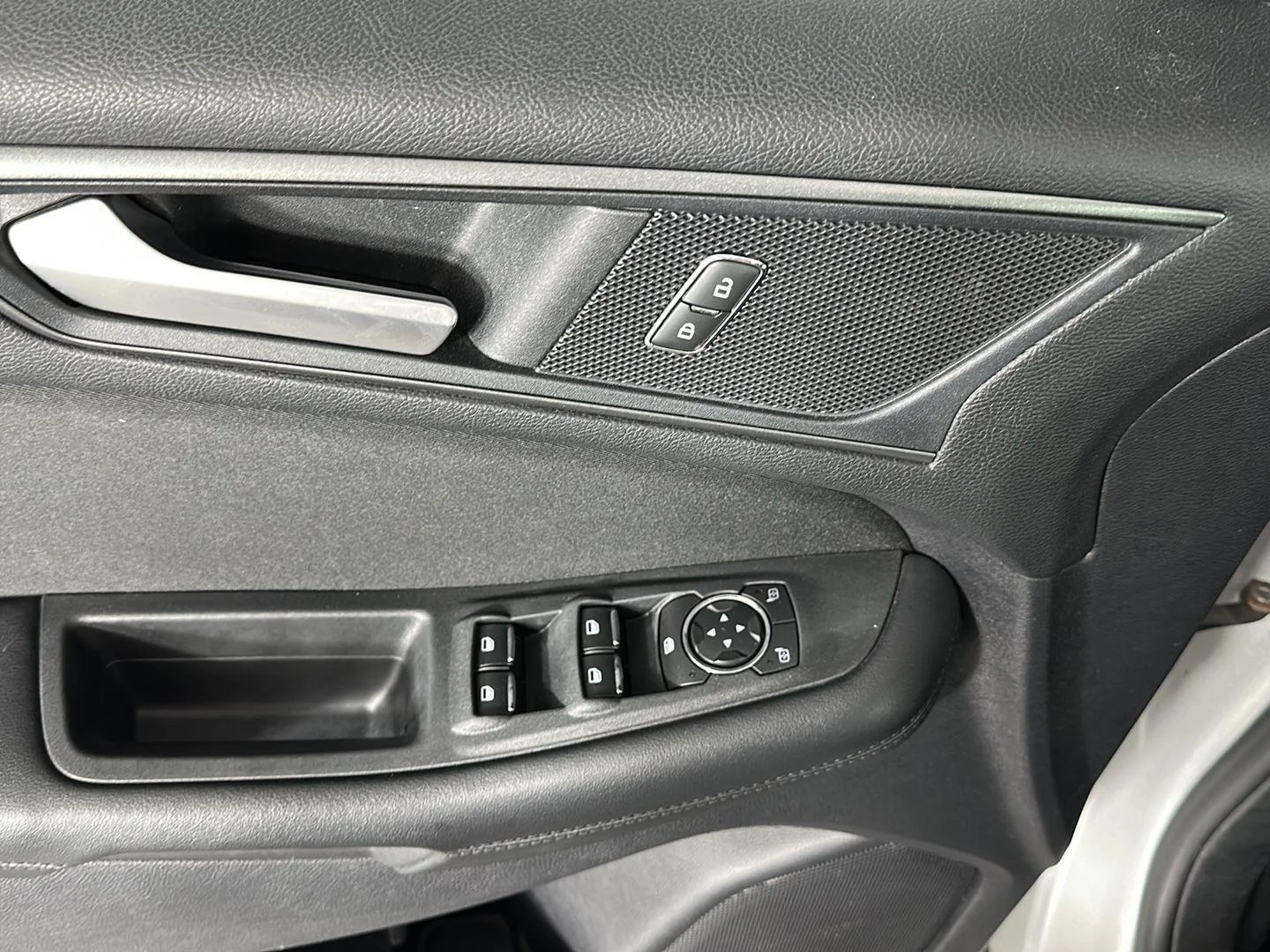 Used 2019 Ingot Silver Ford SE image 18