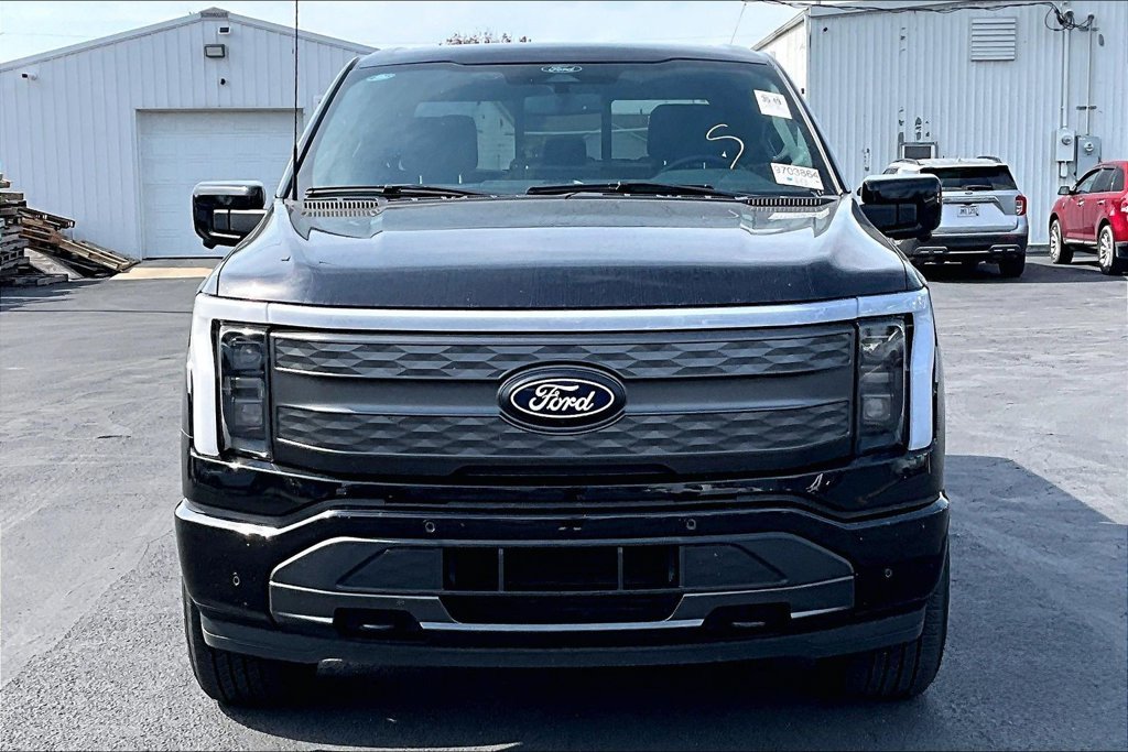 Used 2025 Black Metallic Ford Lariat image 7