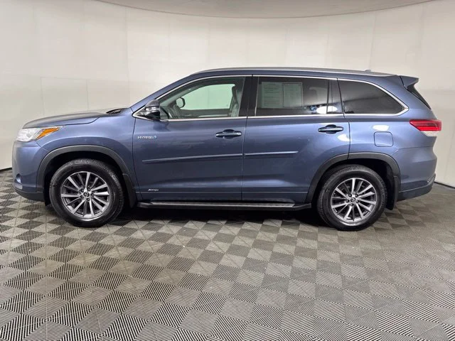 Certified Used 2018 Shoreline Mist Toyota XLE image 7