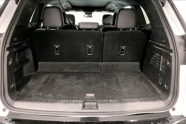 Used 2024 White Frost Tricoat GMC Denali image 44
