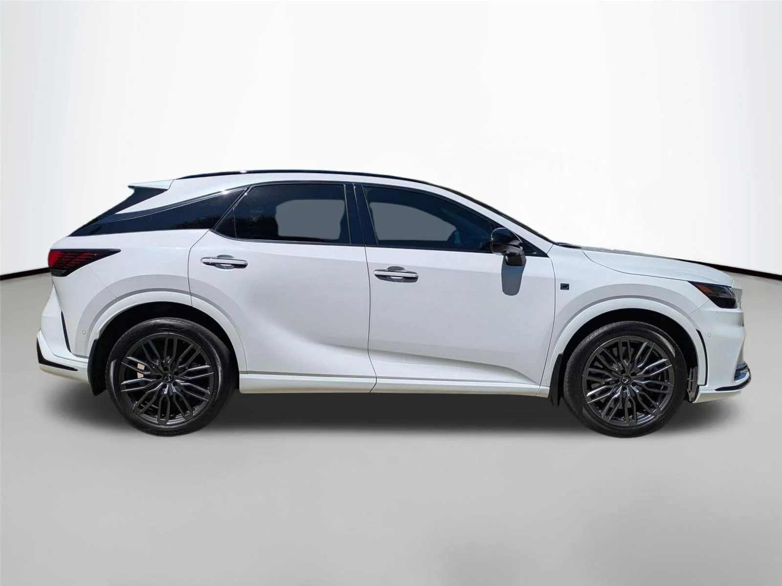 Used 2023 Ultra White Lexus RX 500h F SPORT Performance image 4