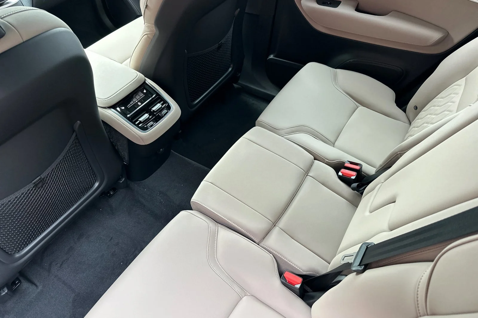 2026 Volvo XC90 Plus - Photo 9