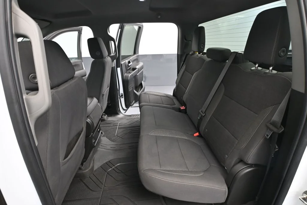 Used 2022 White Chevrolet LT image 28