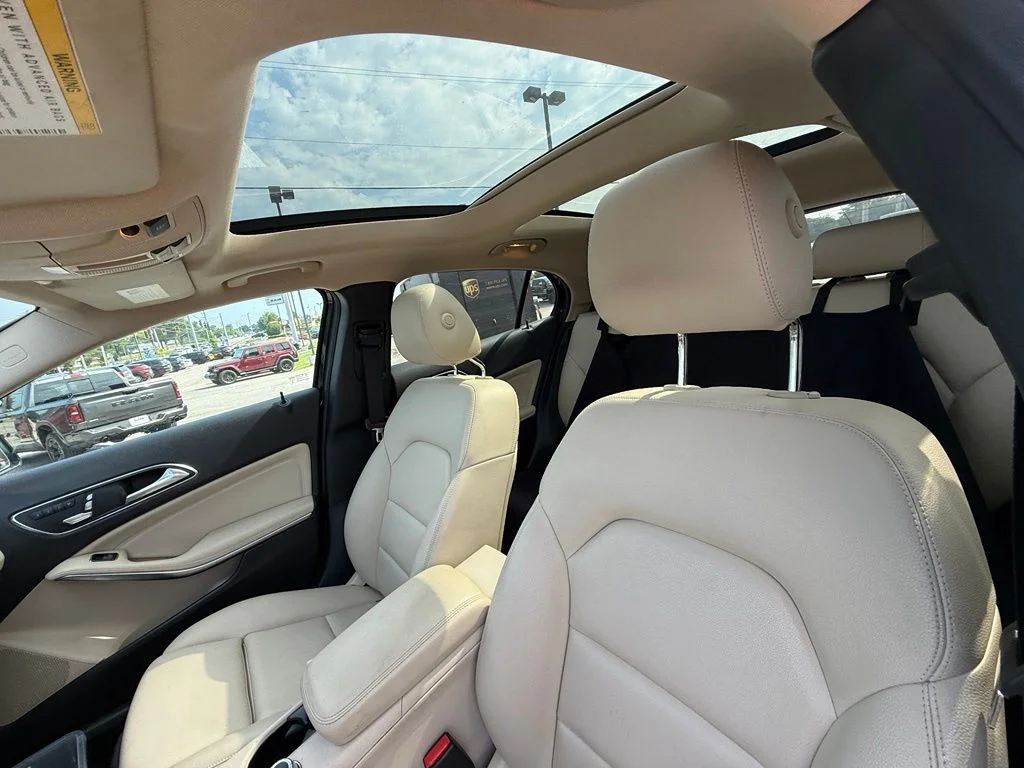 Used 2019 Black Mercedes-Benz GLA 250 image 12