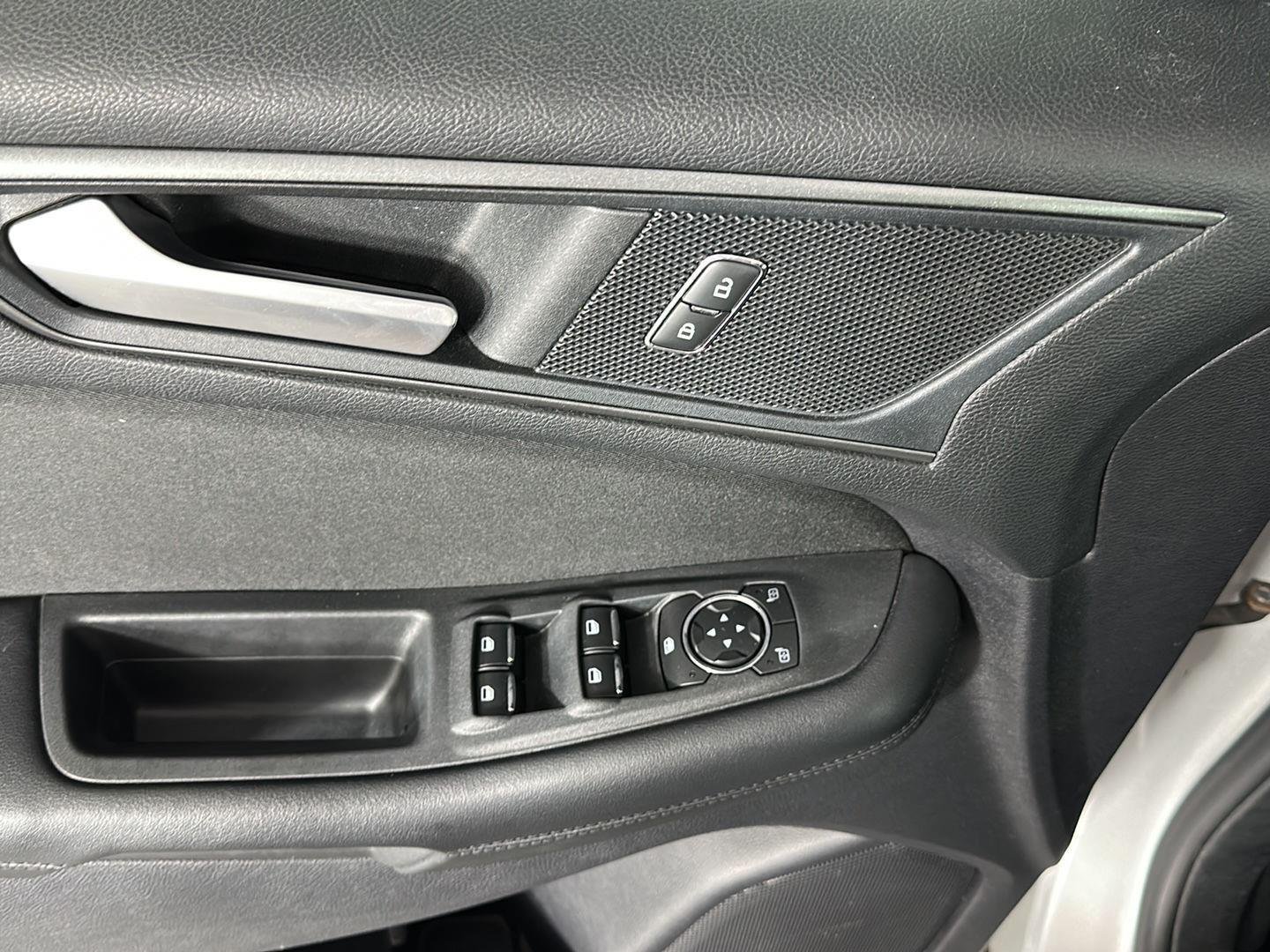 Used 2019 Ingot Silver Ford SE image 18