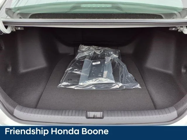 Used 2025 White Honda SE image 11