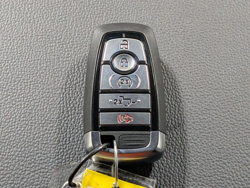 New 2026 Agate Black Metallic Ford F-250® Lariat® image 34