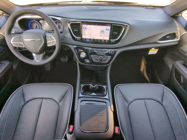 New 2026 Diamond Black Crystal Pearl-Coat Exterior Paint Chrysler Limited image 21