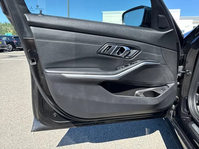 Used 2019 Black Sapphire Metallic BMW 330i image 18
