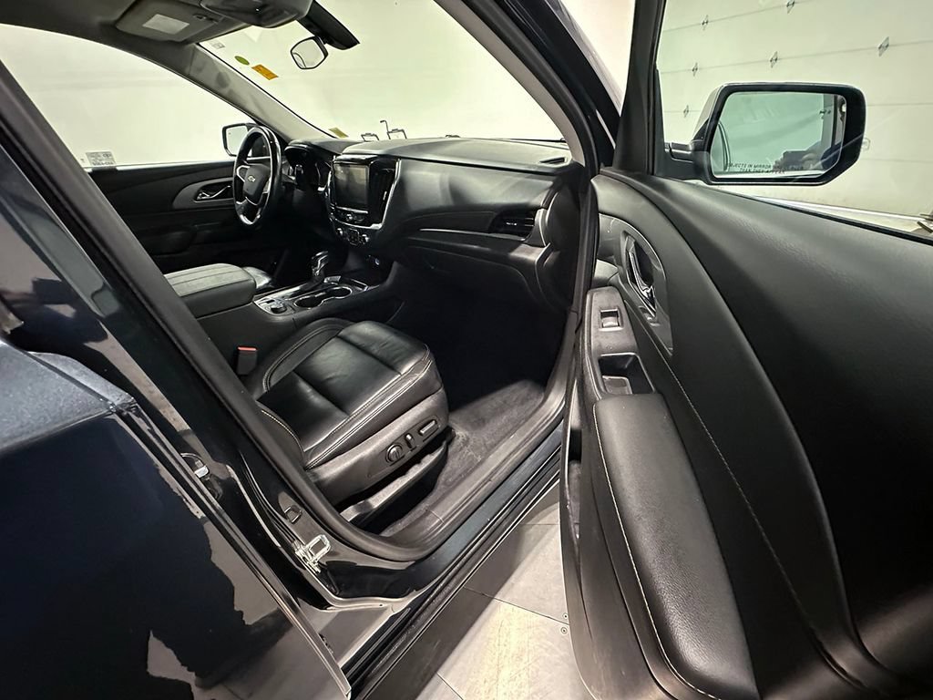 Used 2021 GRAPHITE METALLIC Chevrolet LT Leather image 27