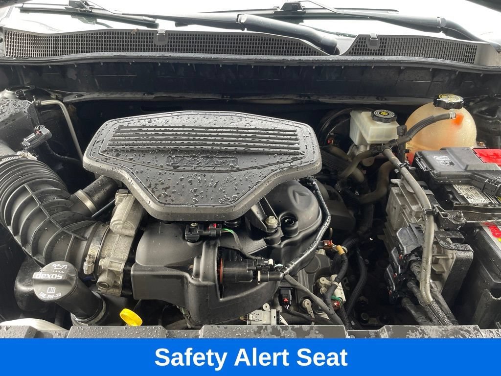 Used 2019 BLACK Chevrolet RS image 25