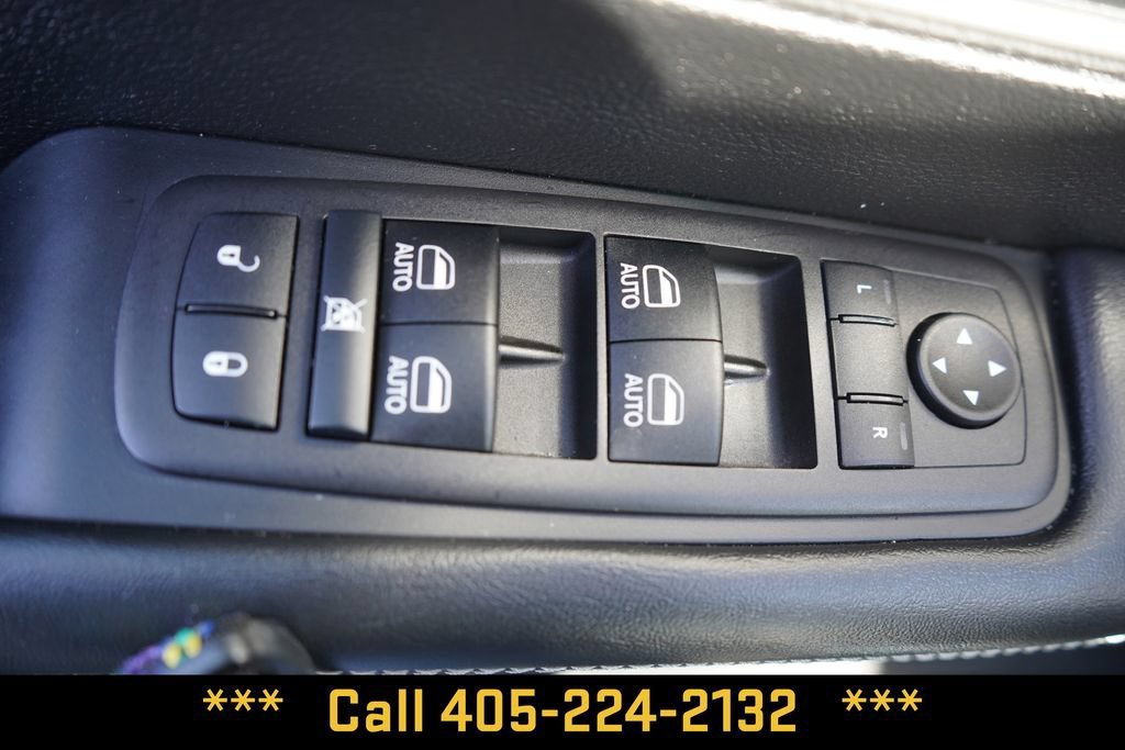 2025 Chrysler Pacifica Select - Photo 28
