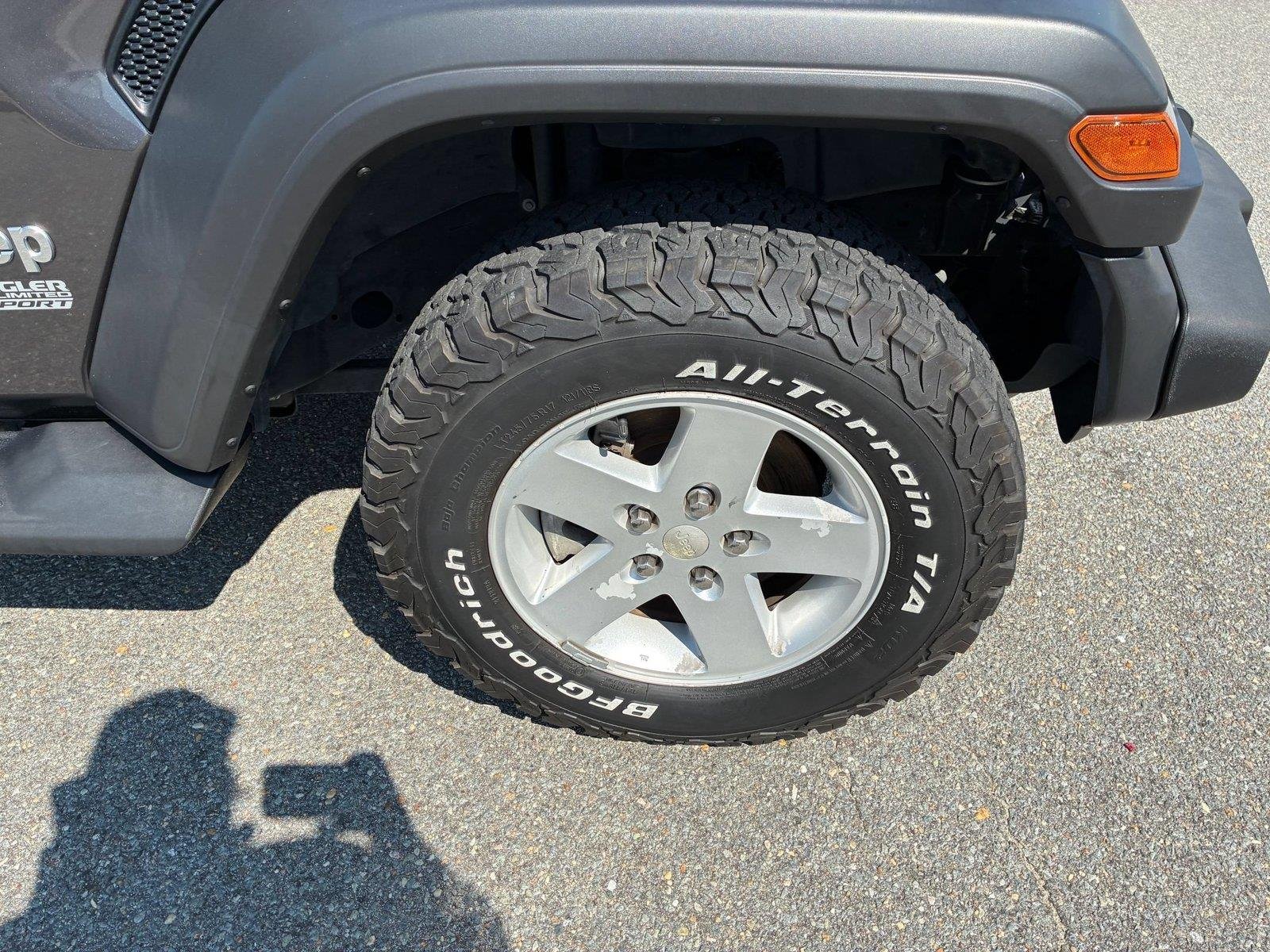 Used 2021 Granite Crystal Metallic Clearcoat Jeep Unlimited Sport S image 9