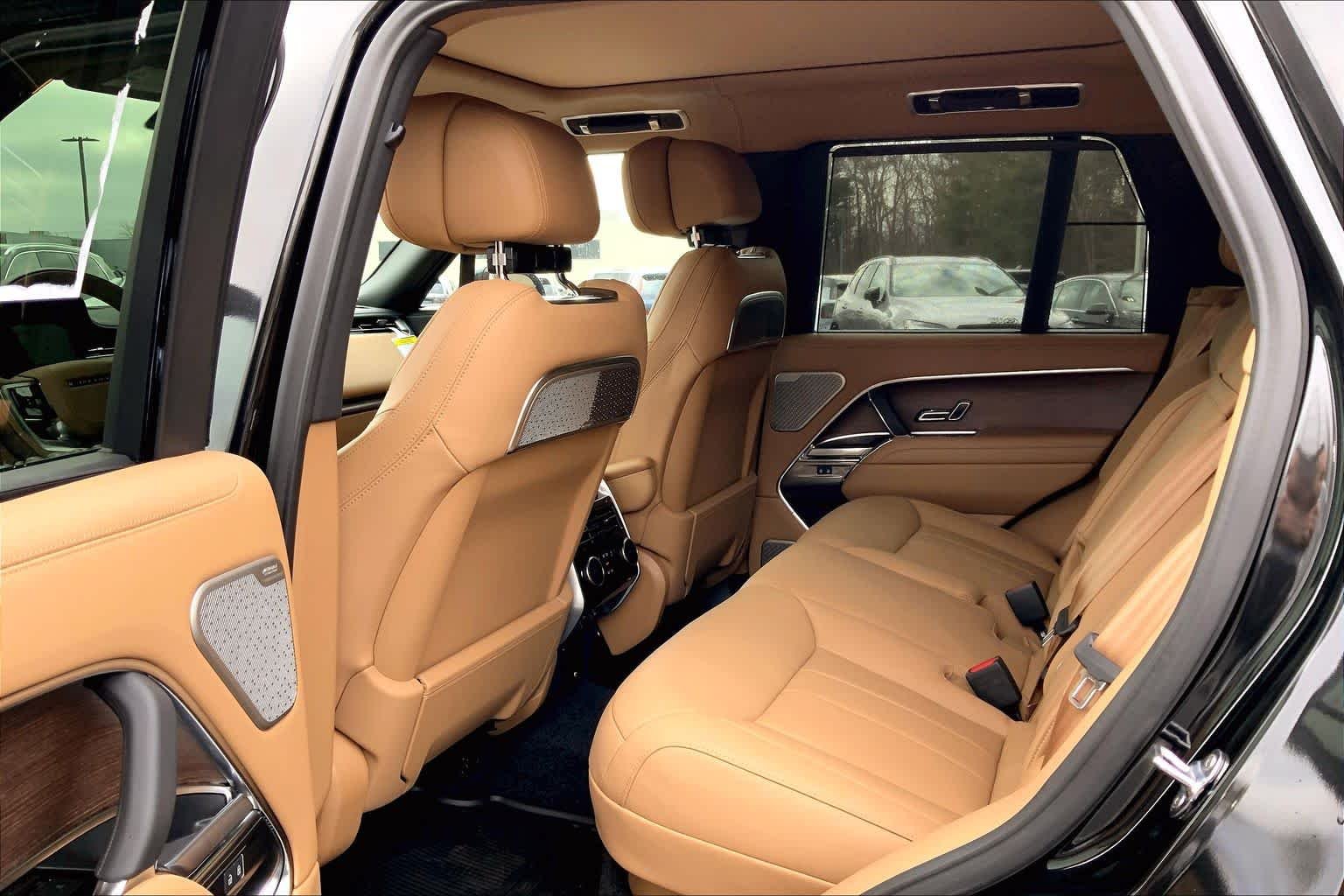 New 2026 Santorini Black Land Rover Autobiography image 14