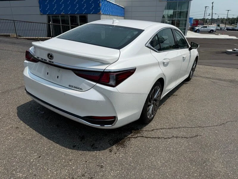 Used 2024 White Lexus 300h Luxury image 8