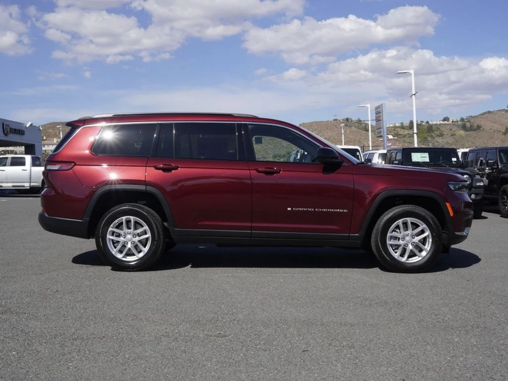 New 2026 Velvet Red Pearlcoat Jeep Laredo image 3