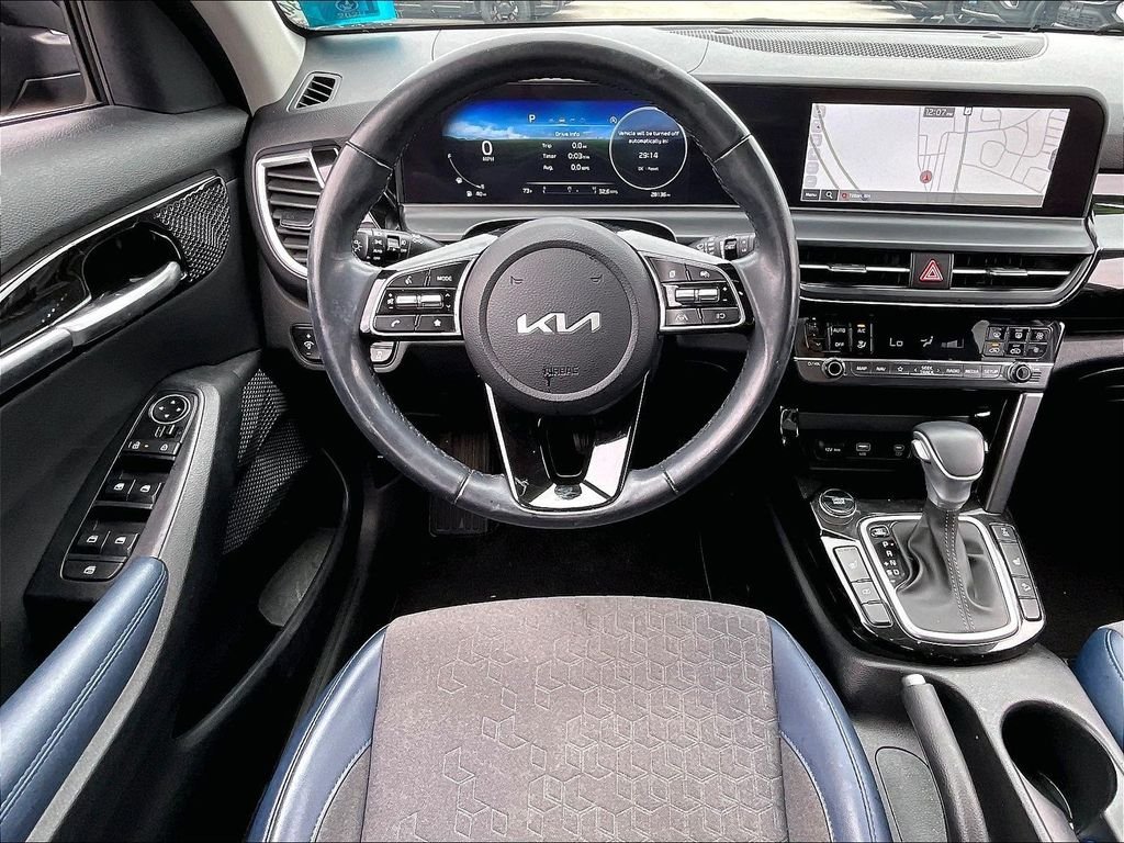 Used 2024 Fusion Black Kia S image 16