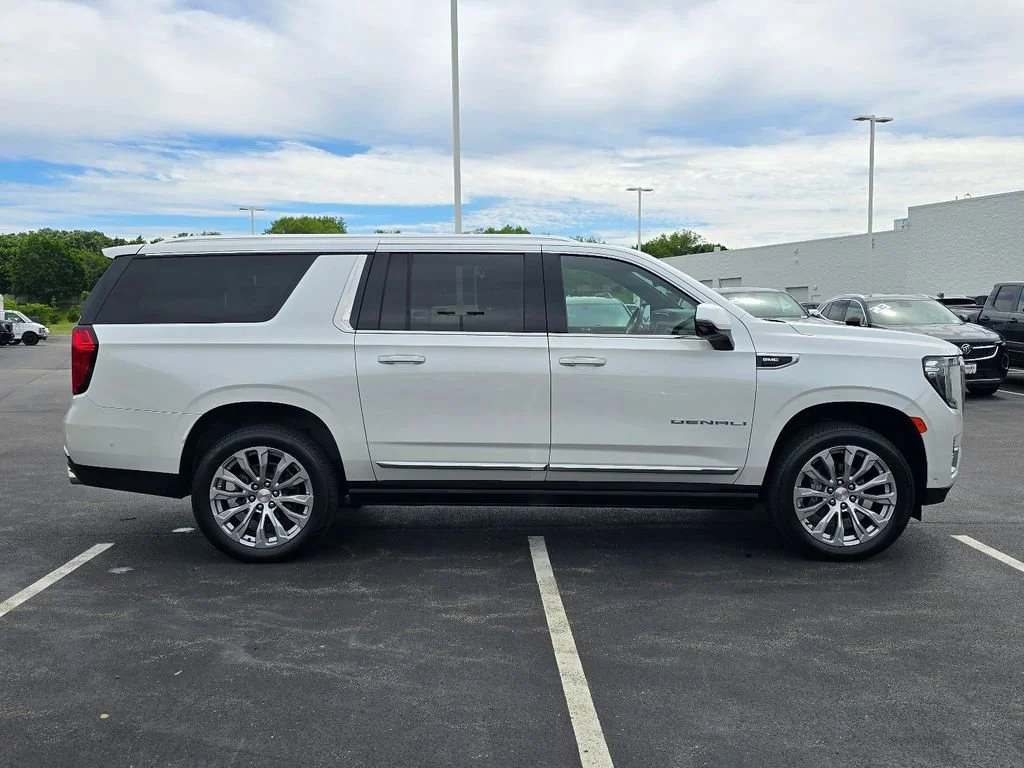 2023 GMC Yukon XL Denali - Photo 7