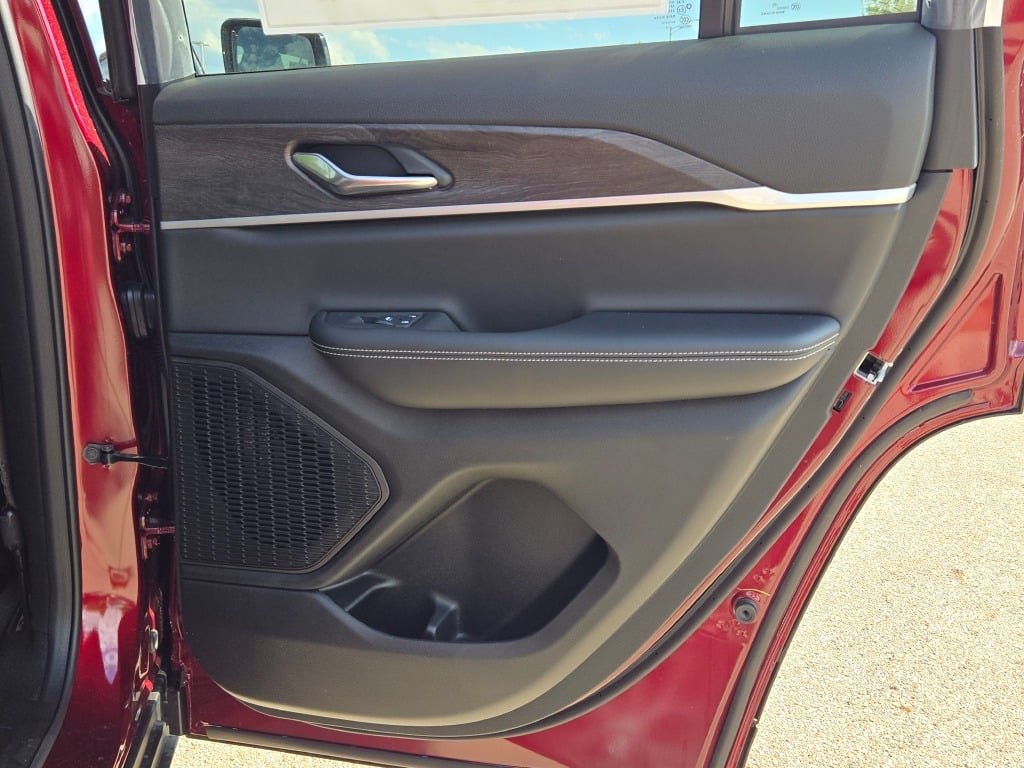 New 2025 Velvet Red Pearl-Coat Exterior Paint Jeep Limited image 13