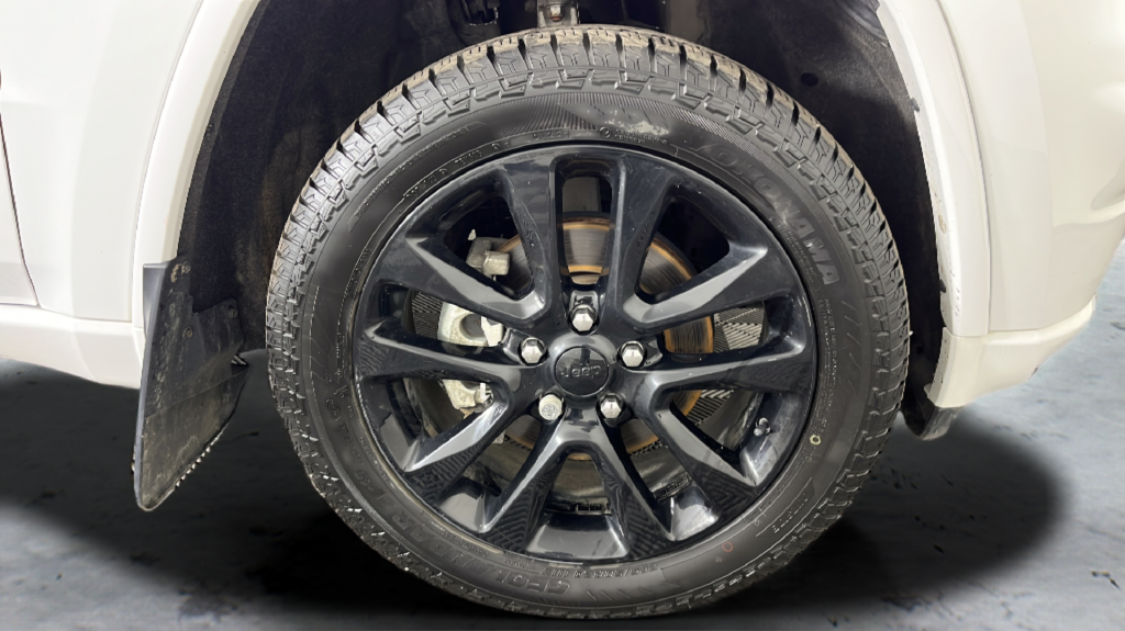 Used 2019 White/off-white Jeep Altitude image 51