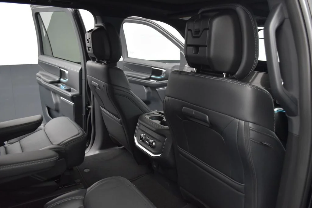 New 2026 Black Ford Platinum image 23