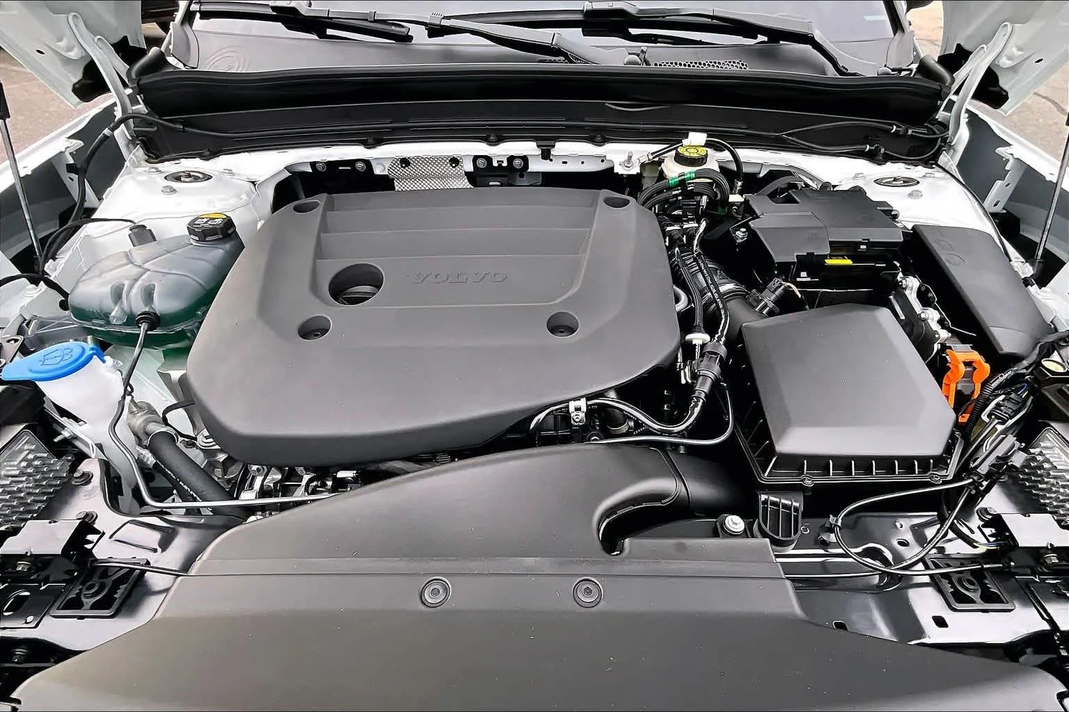 New 2026 Crystal White Volvo Ultra image 14