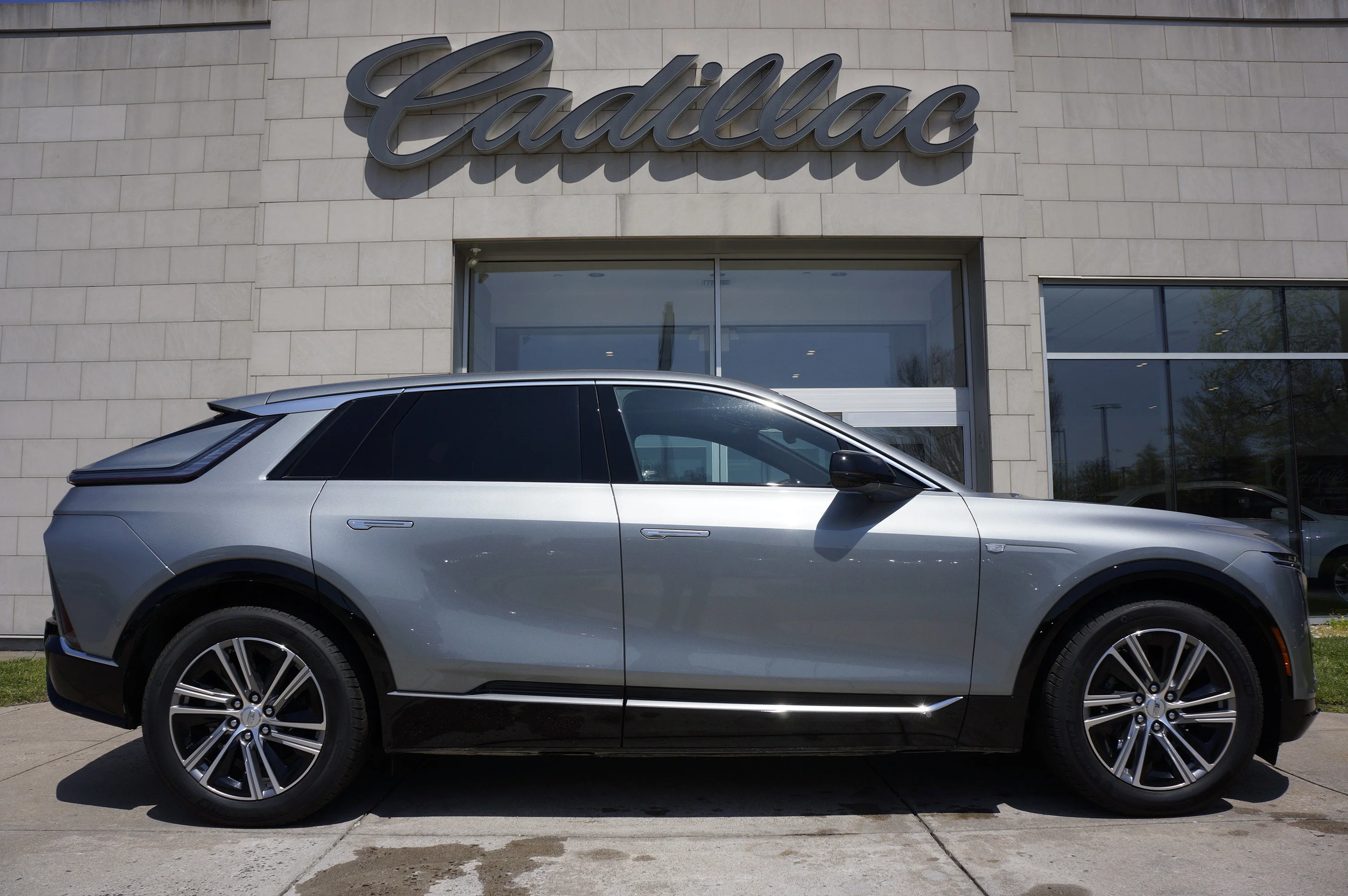 Used 2024 Argent Silver Metallic Cadillac Tech image 3