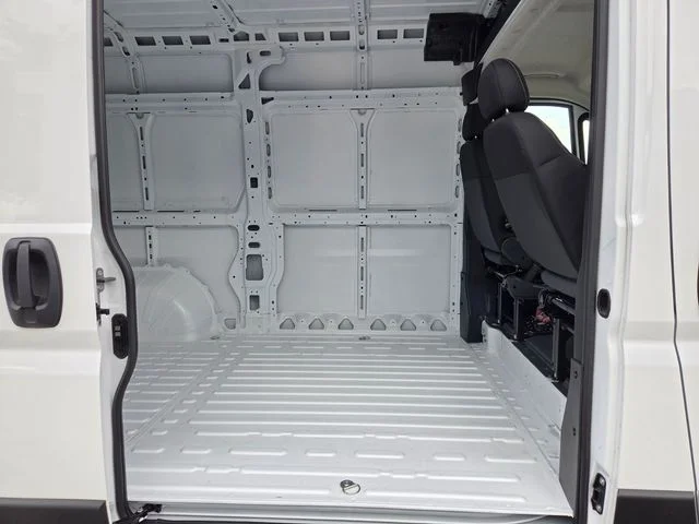 New 2026 Bright White Clearcoat RAM Base image 12