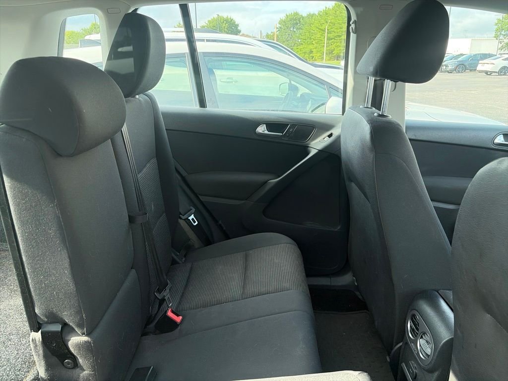 Used 2017 Reflex Silver Metallic Volkswagen 2.0T image 8