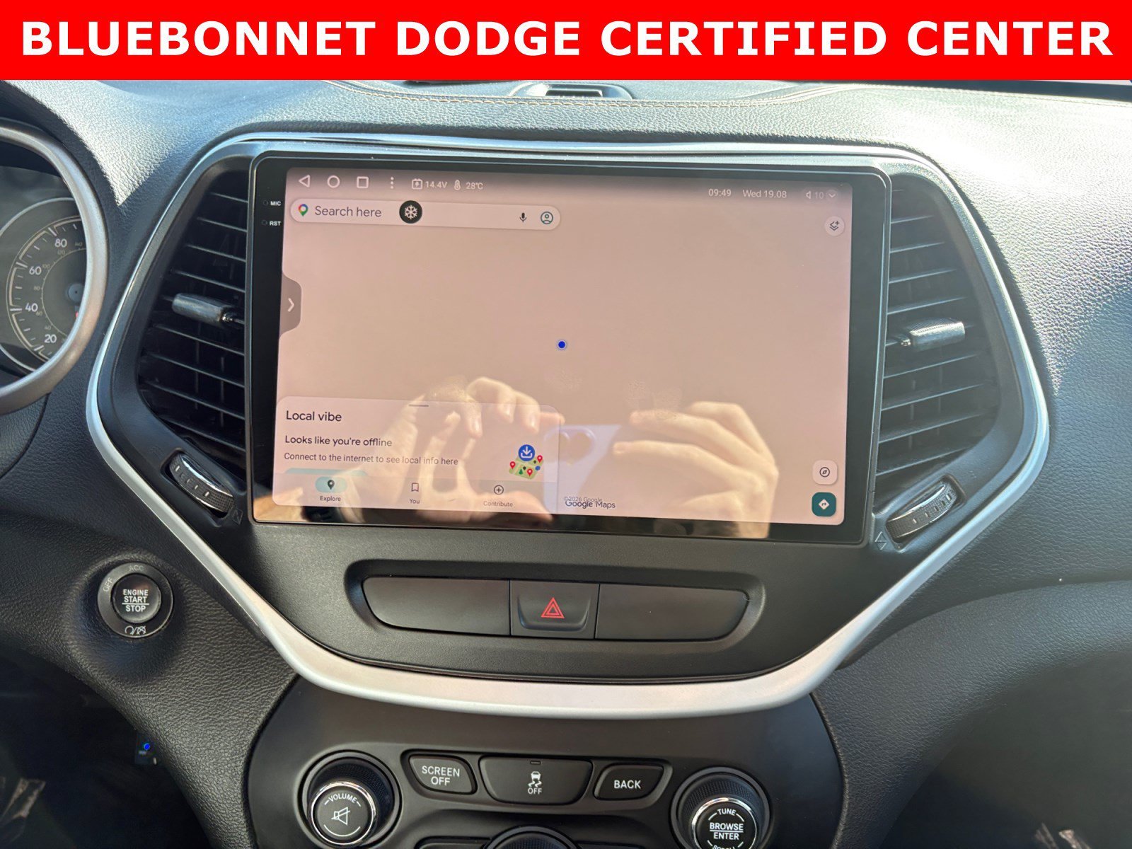 Used 2017 Bright White Clearcoat Jeep Latitude image 15