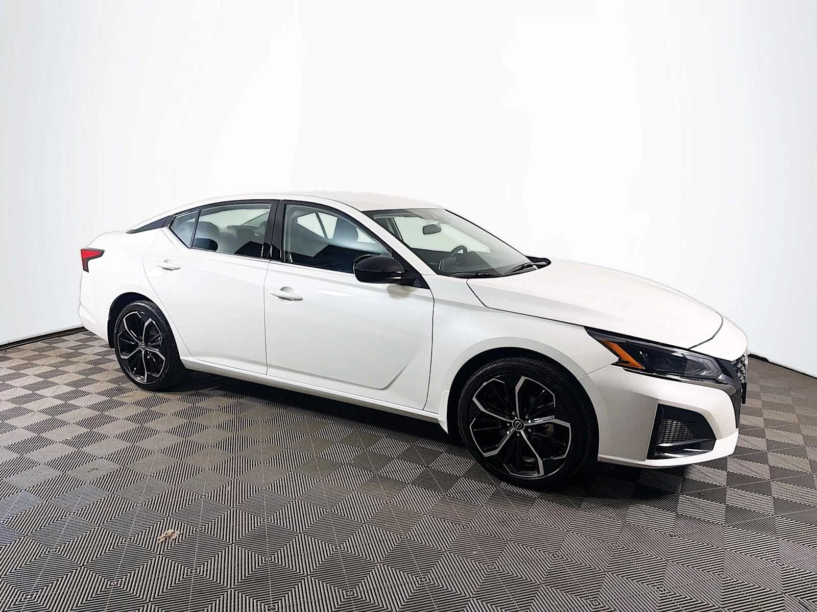 Certified Used 2025 Pearl White Tricoat Nissan SR image 3