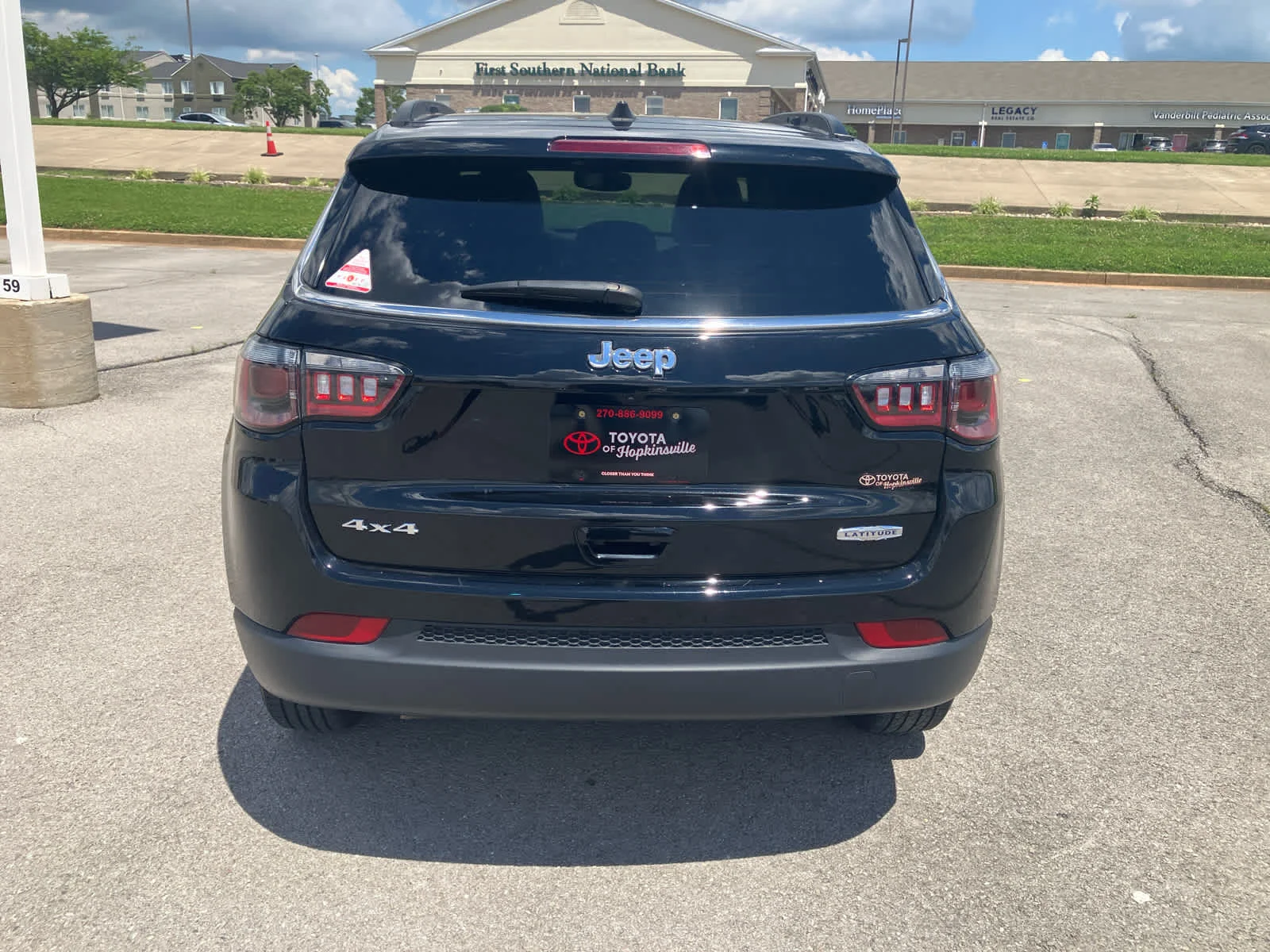 Used 2025 Diamond Black Crystal Pearlcoat Jeep Latitude image 6