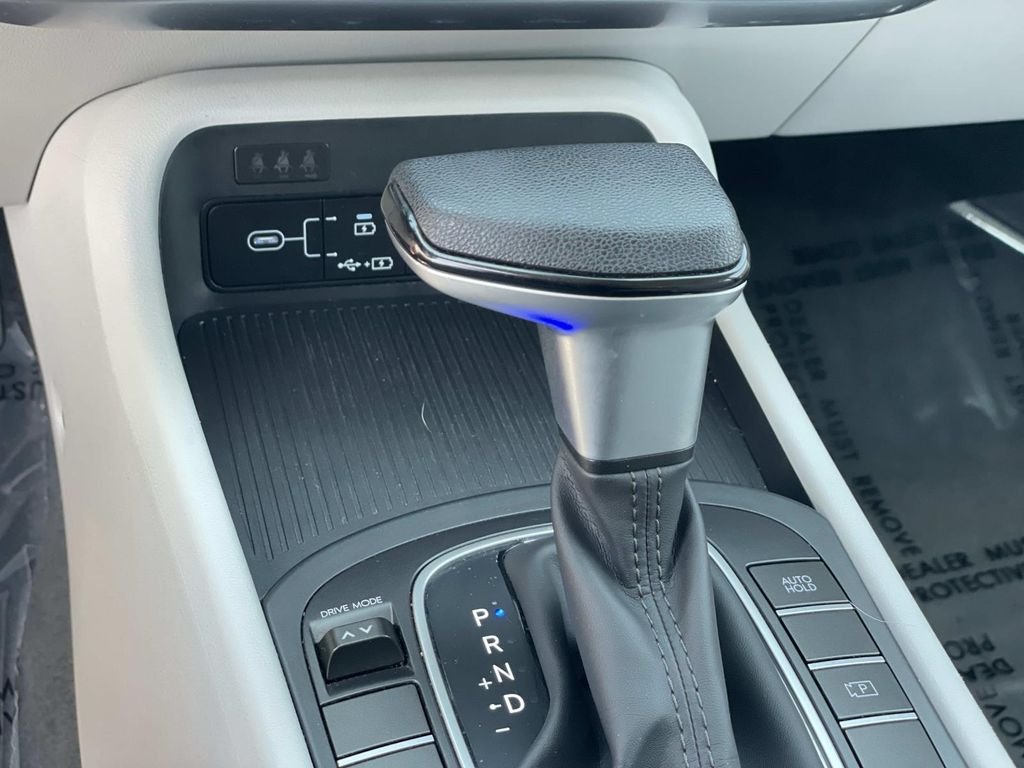 2025 Hyundai Kona SE - Photo 14