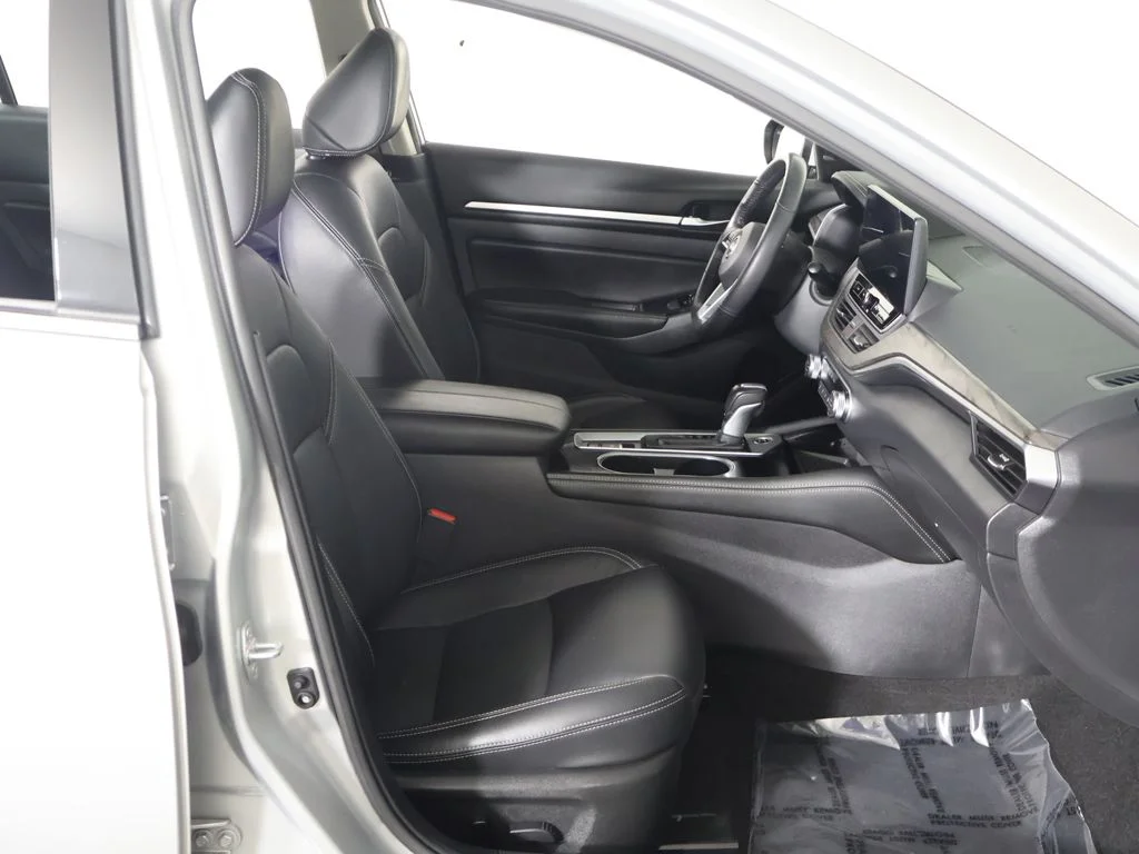 Used 2024 Silver Nissan 2.5 SL image 28