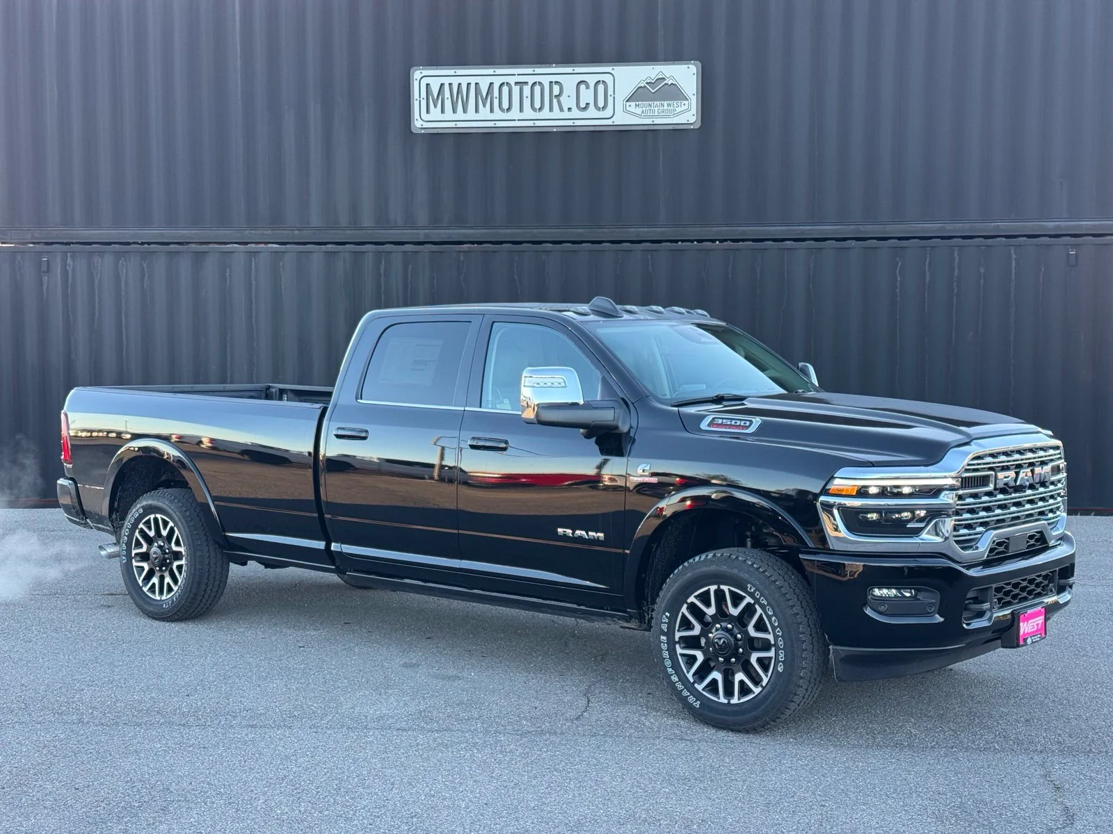 New 2027 Diamond Black Crystal Pearl-Coat Exterior Paint RAM Limited image 1