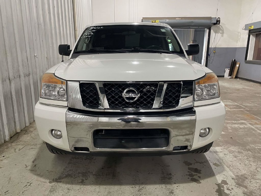 Used 2015 White Nissan SV image 2