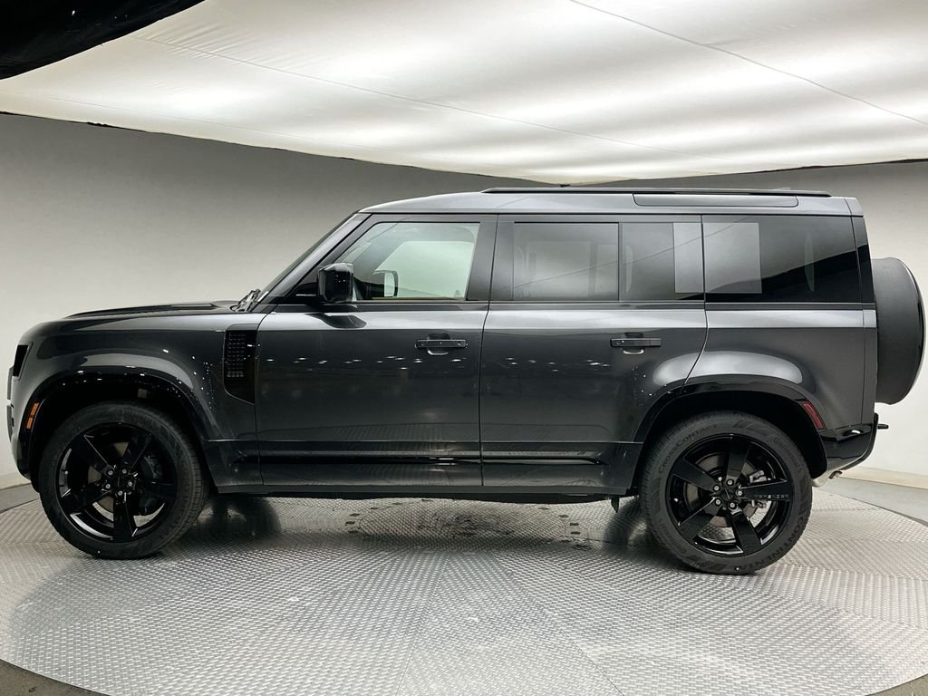 New 2026 Carpathian Grey Prem Met Land Rover X-Dynamic SE image 2