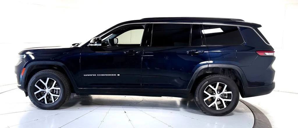 Used 2024 Black Jeep Limited image 7