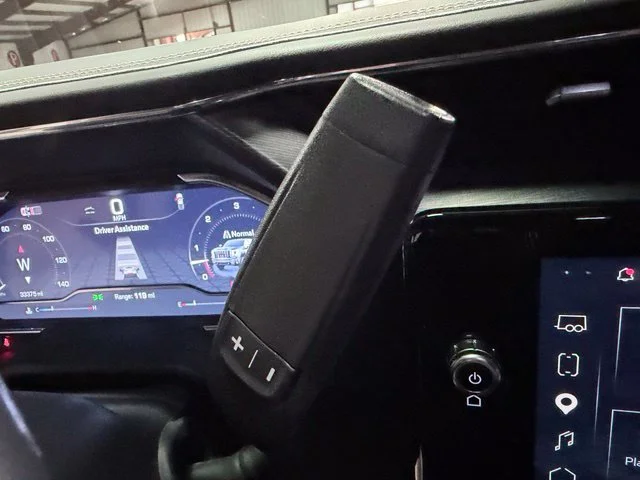 Used 2025 Silver GMC Denali Ultimate image 40