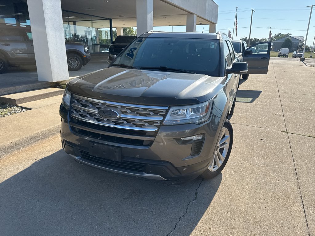 Used 2018 Magnetic Metallic Ford XLT image 2