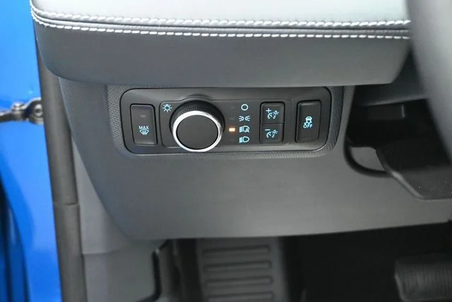 Certified Used 2025 Velocity Blue Metallic Ford Select image 11