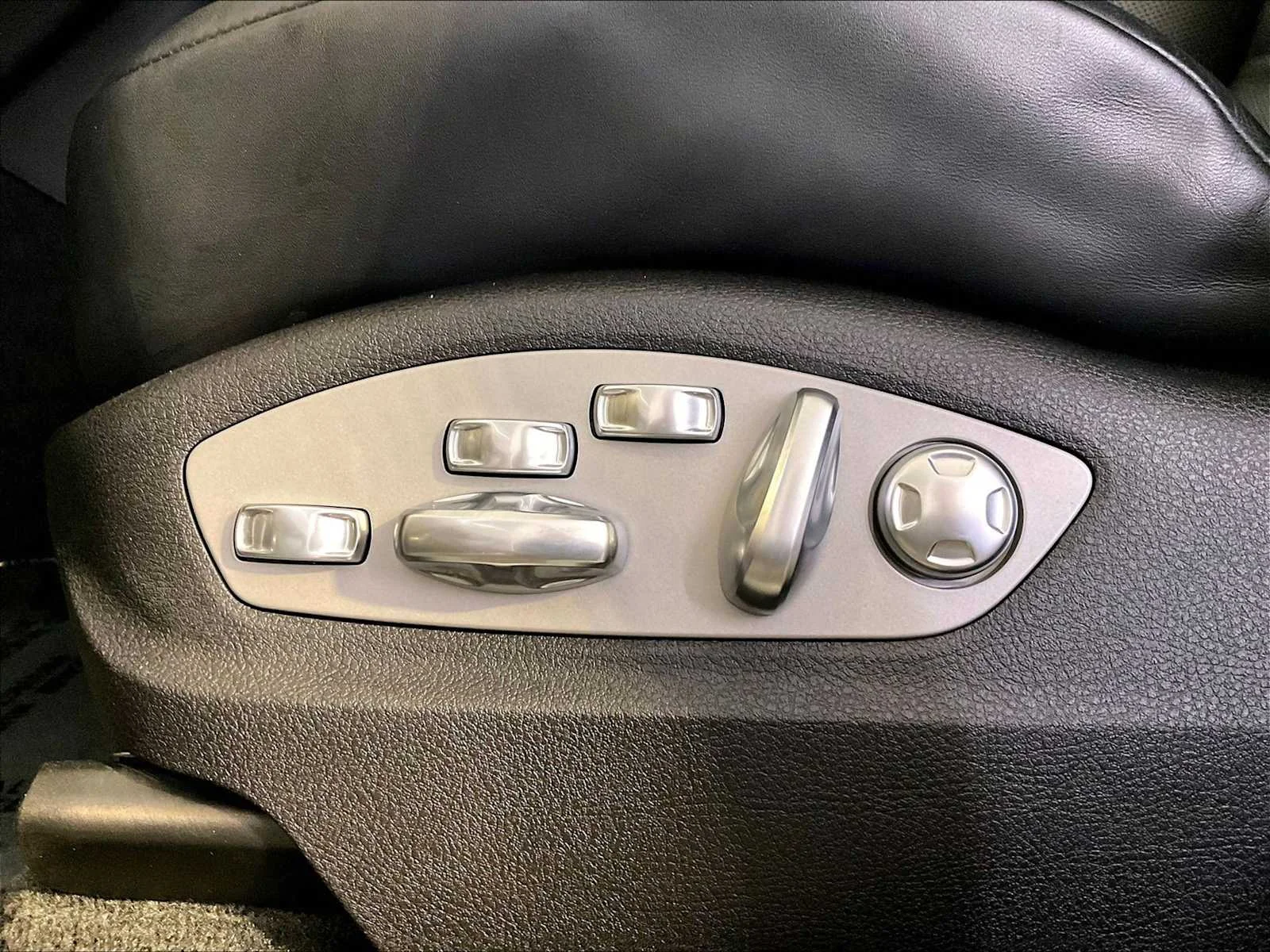 Certified Used 2024 Chalk Porsche S image 39